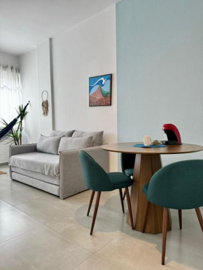 Copacabana Beach! Aconchegante apartamento na quadra da praia.